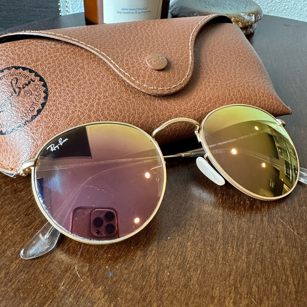 Ray-Ban Round Gold Sunglasses